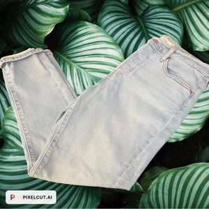 Shake your Bon Bon in these perfectly fitted #Levi’s Wedgie Skinny Jeans.